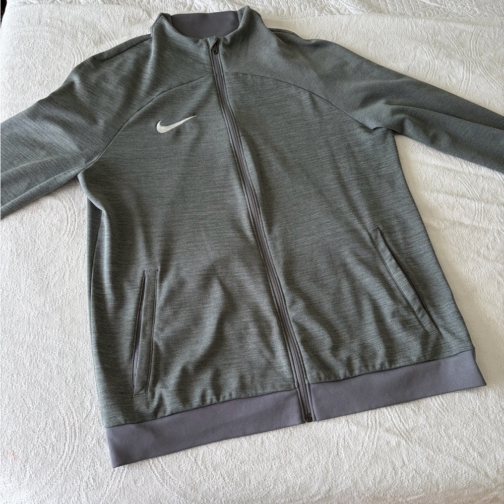 Nike Men's Gray Full-Zip Lightweight Jacket